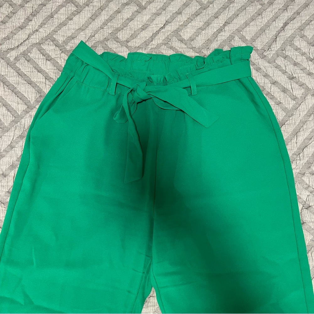 Women’s Green Riley & Rae Capri Pants - Picture 15 of 16